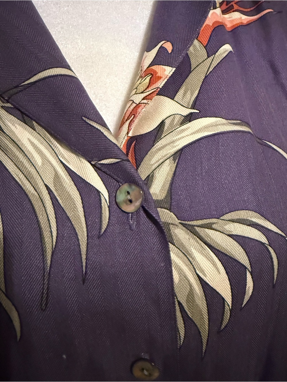 Vintage Tommy Bahama Women’s Washable 100% Silk Button Down Shirt, Size M - Picture 2 of 10